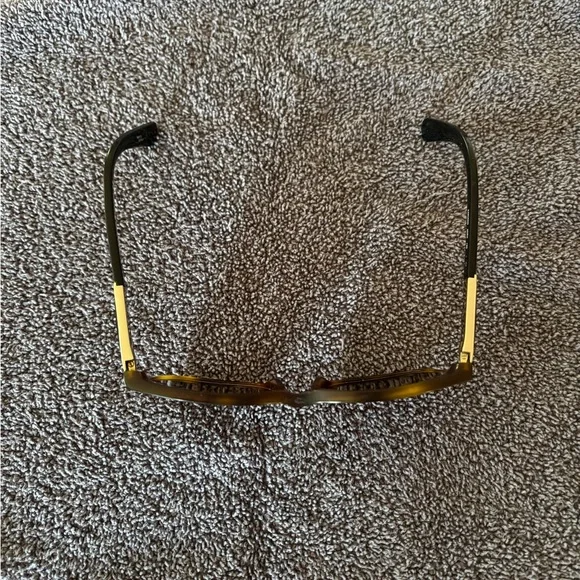 Kate Spade Tortoise Shell Sunglasses and case. - Picture 3 of 10